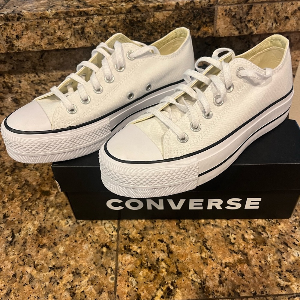 New! Converse Chuck Taylor All-Star Platform Sneakers White Size 6.5